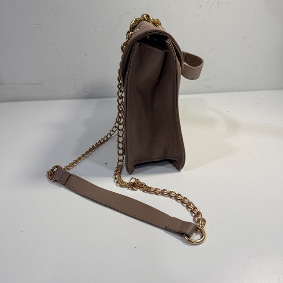 Badgley Mischka Quilted Vegan Crossbody Bag Chain Strap Details Toggle Clasp - Picture 10 of 14